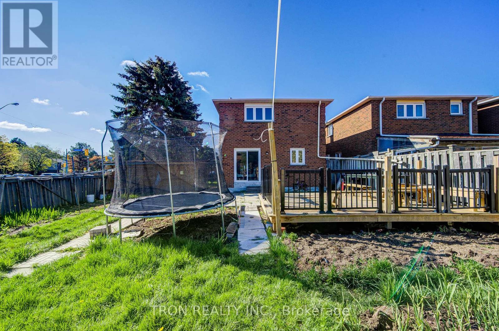 256 ALEXMUIR BOULEVARD - 40