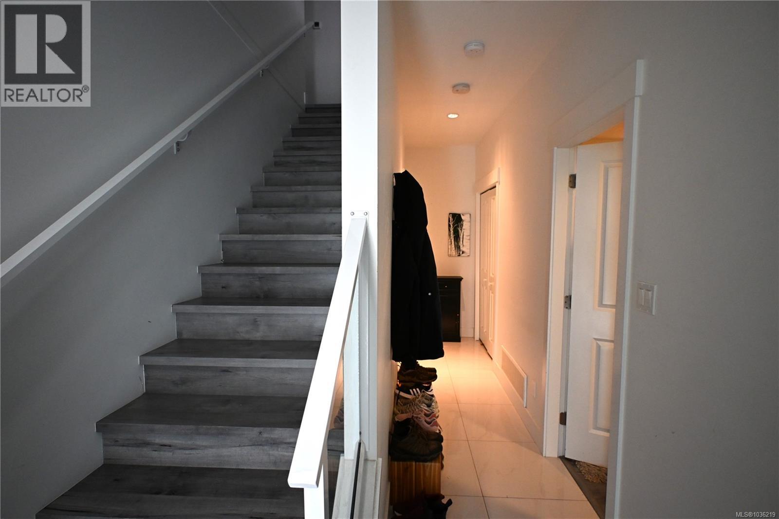 1656 Roberta Rd S - Image 2