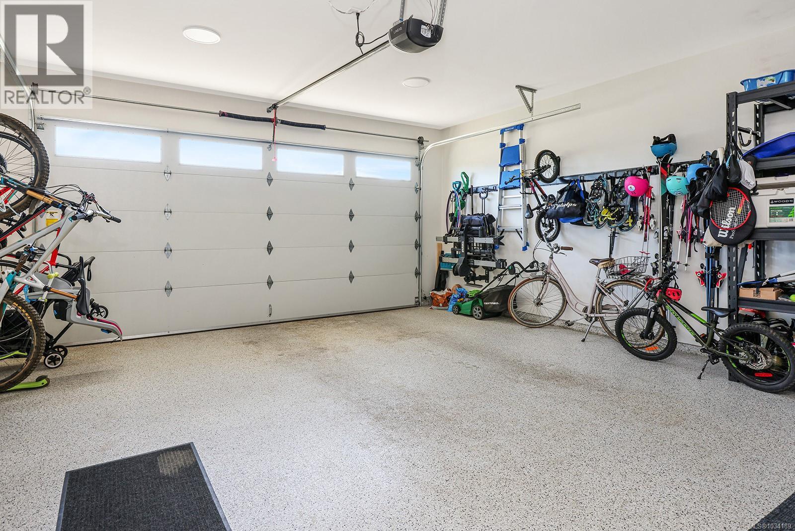 2732 Maple St - 25