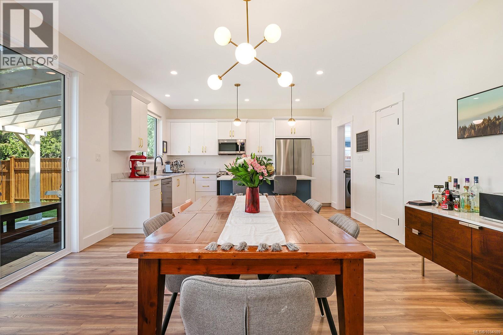 2732 Maple St - 8