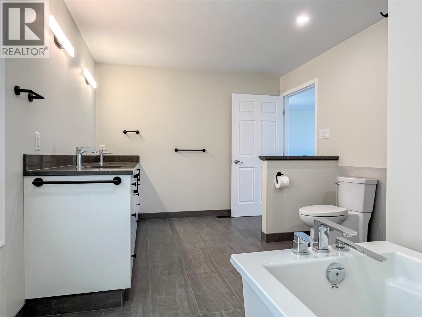 295 Linden Avenue - 15