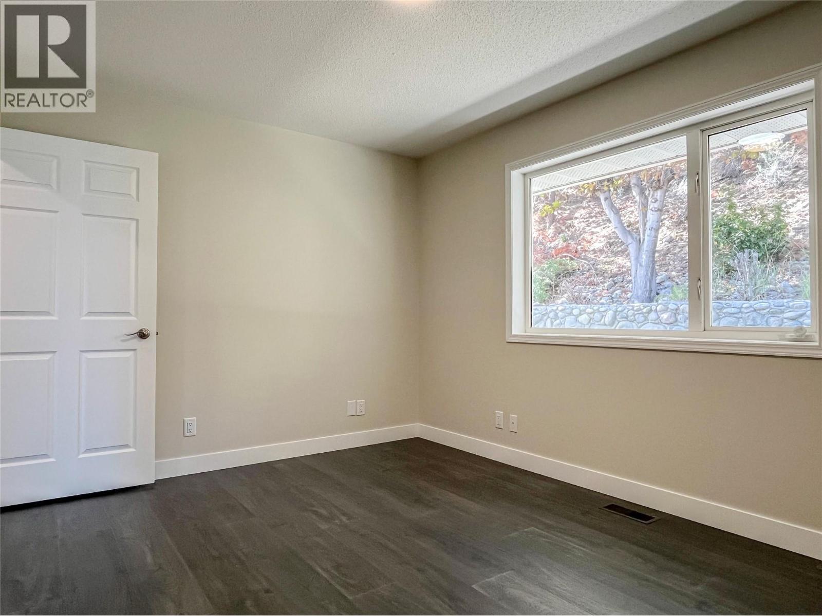 295 Linden Avenue - 19