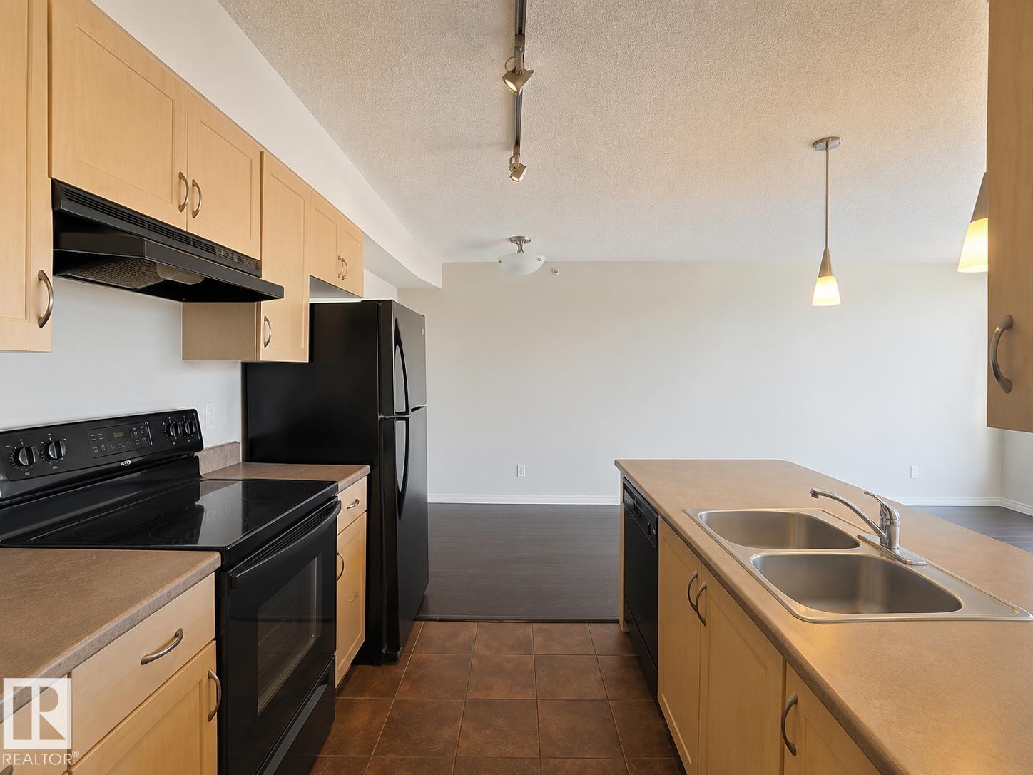 #423 13907 136 ST NW - 5