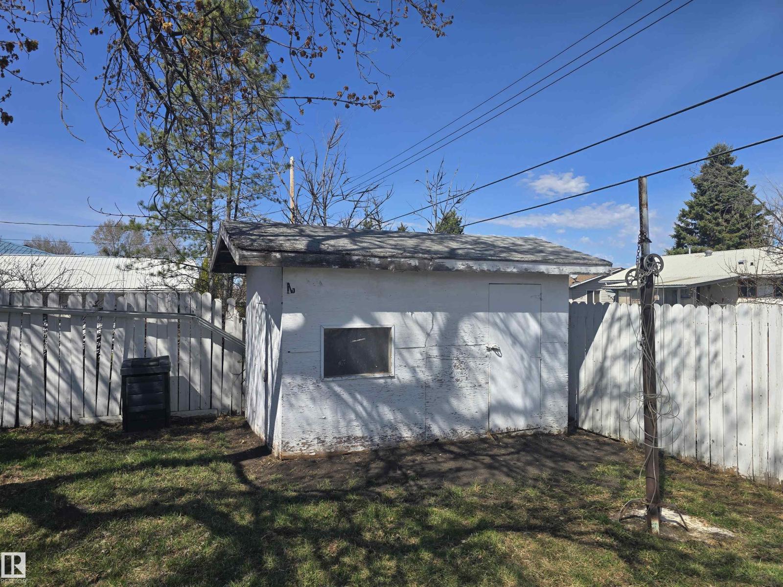 4632 46 AV — photo 33