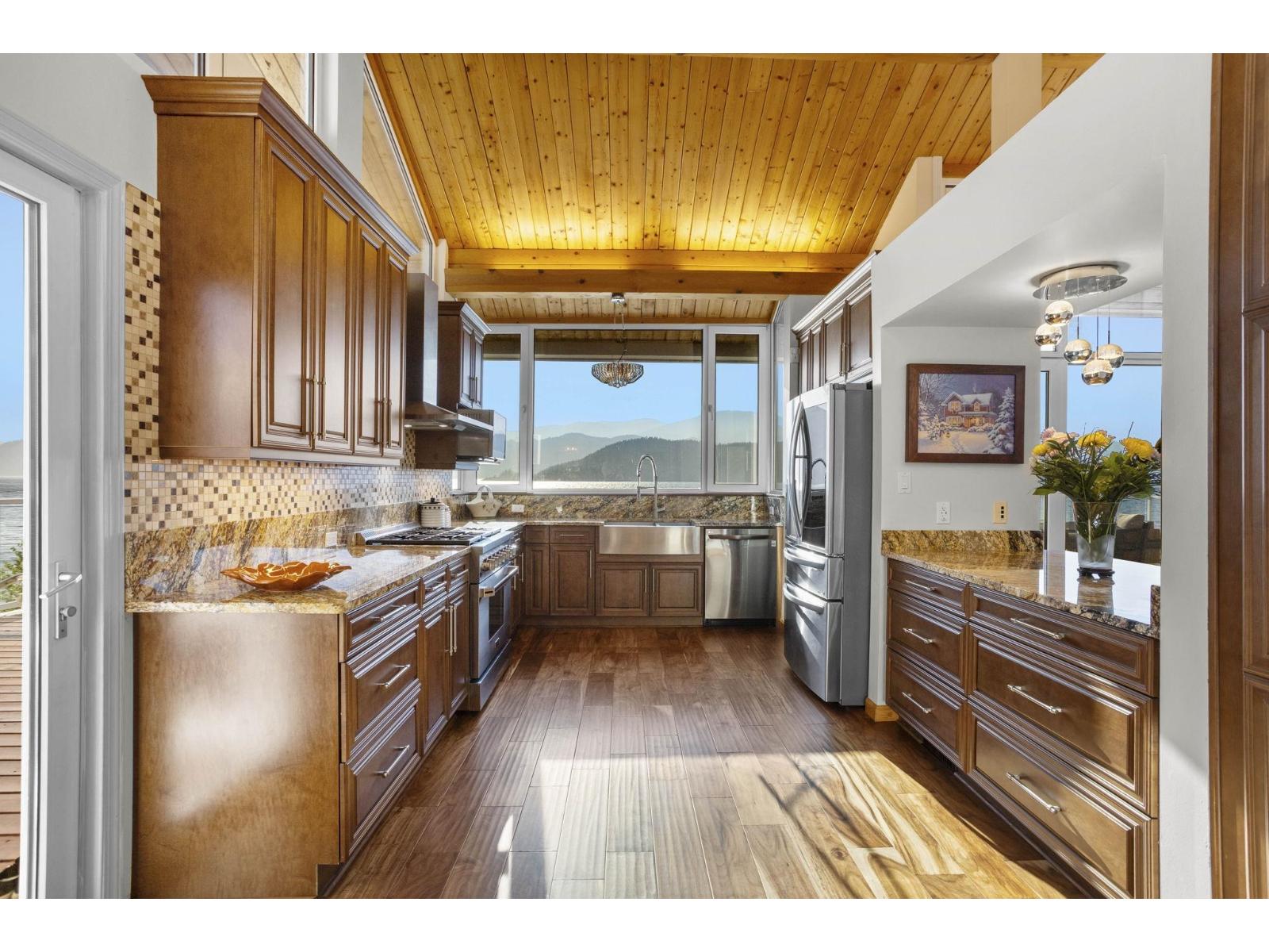 7370 ROCKWELL DRIVE, Harrison Lake, Harrison Hot Springs