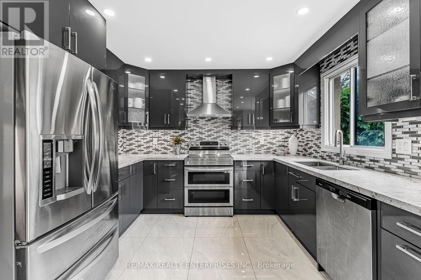 1221 CREEKSIDE DRIVE - 12