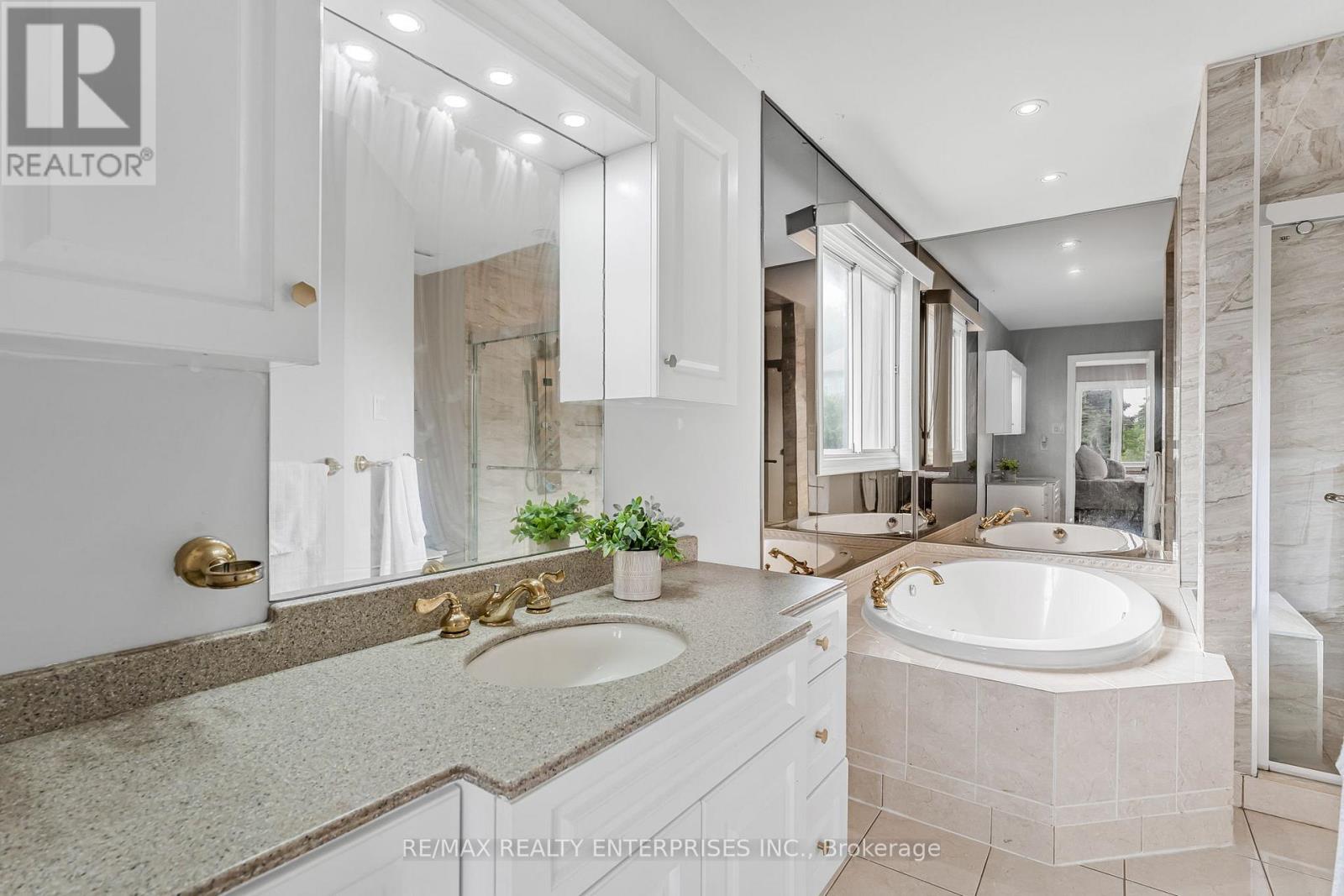1221 CREEKSIDE DRIVE - 23