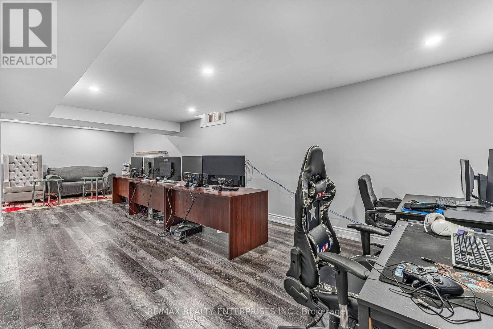 1221 CREEKSIDE DRIVE - 32