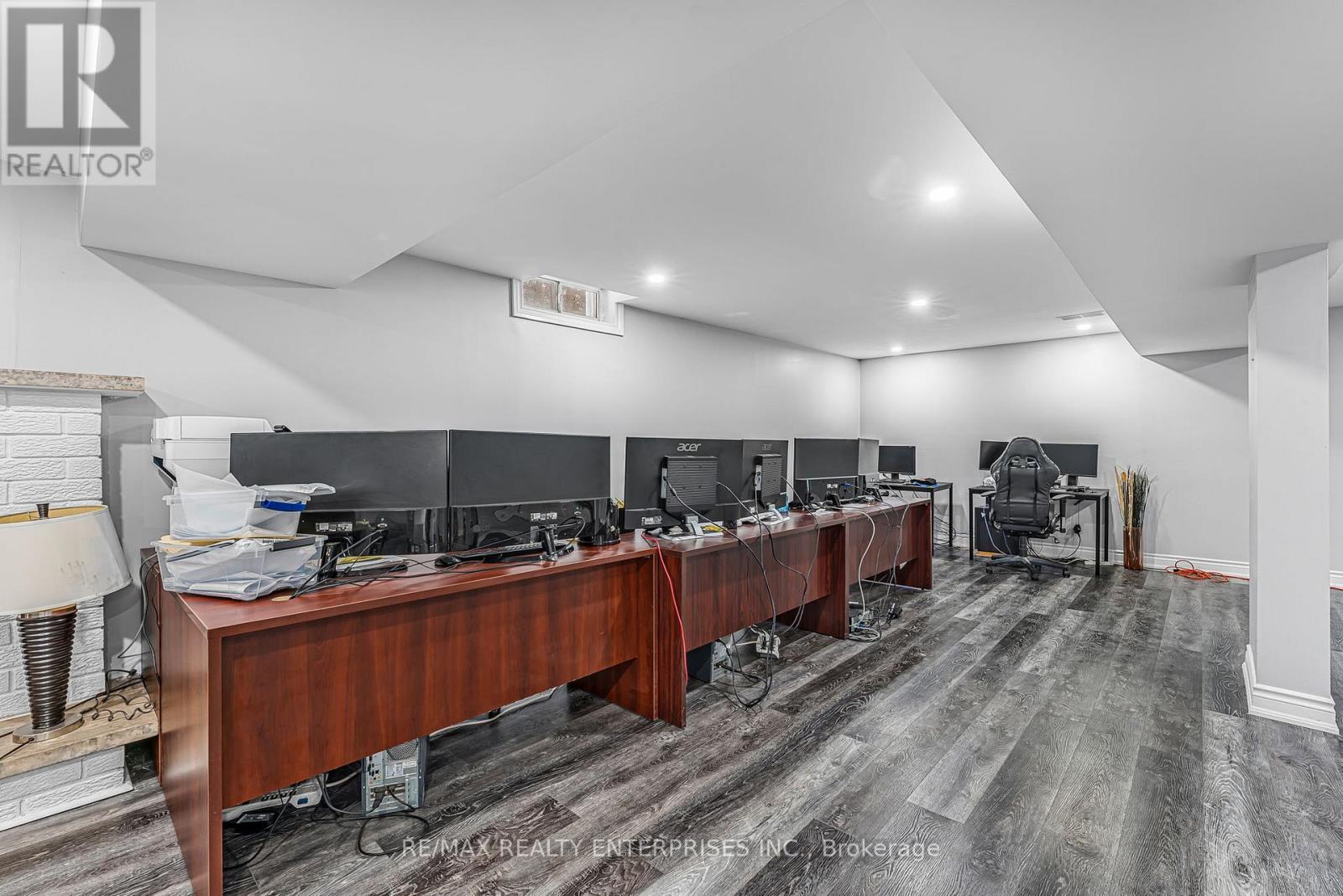 1221 CREEKSIDE DRIVE - 33