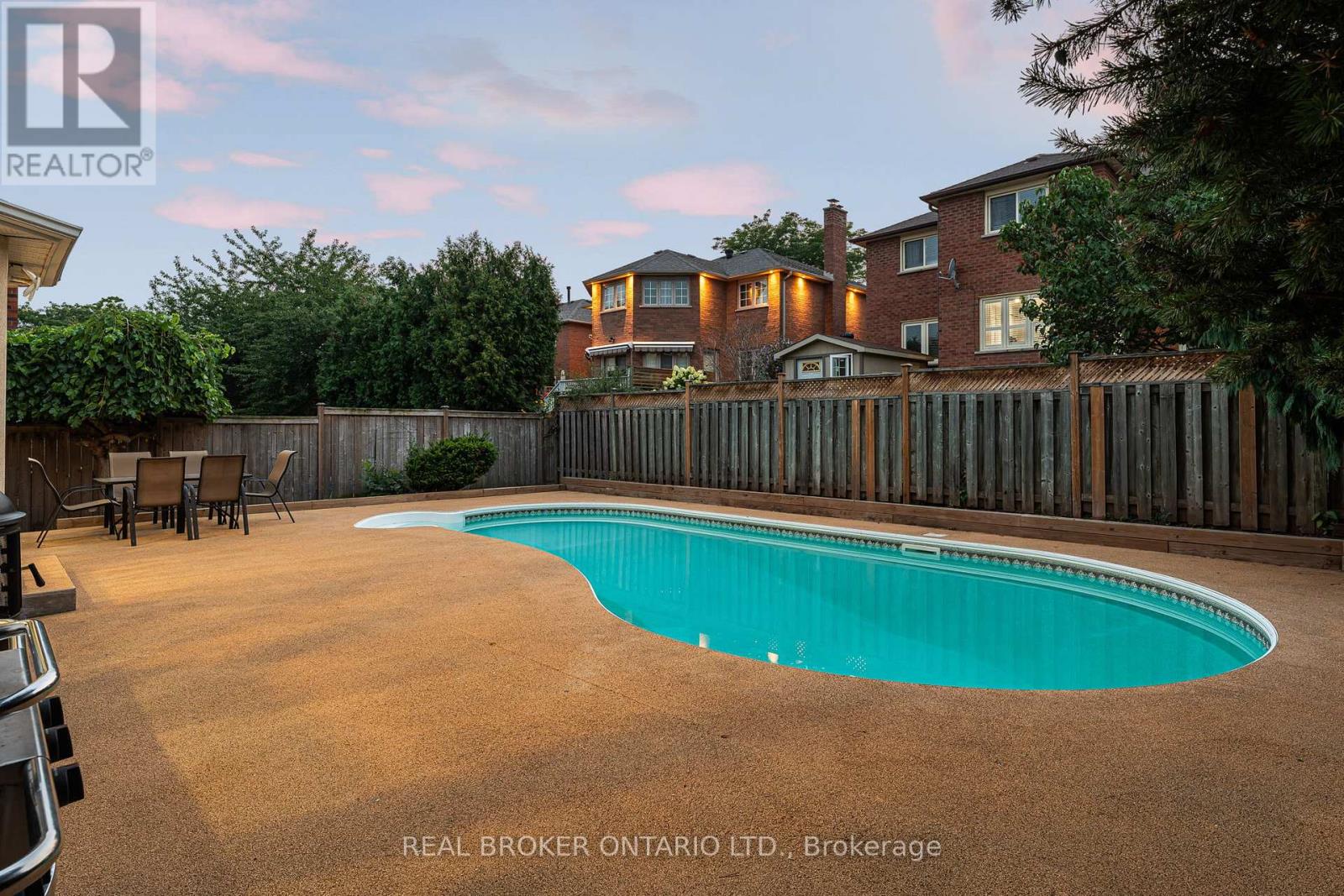 1221 CREEKSIDE DRIVE - 40