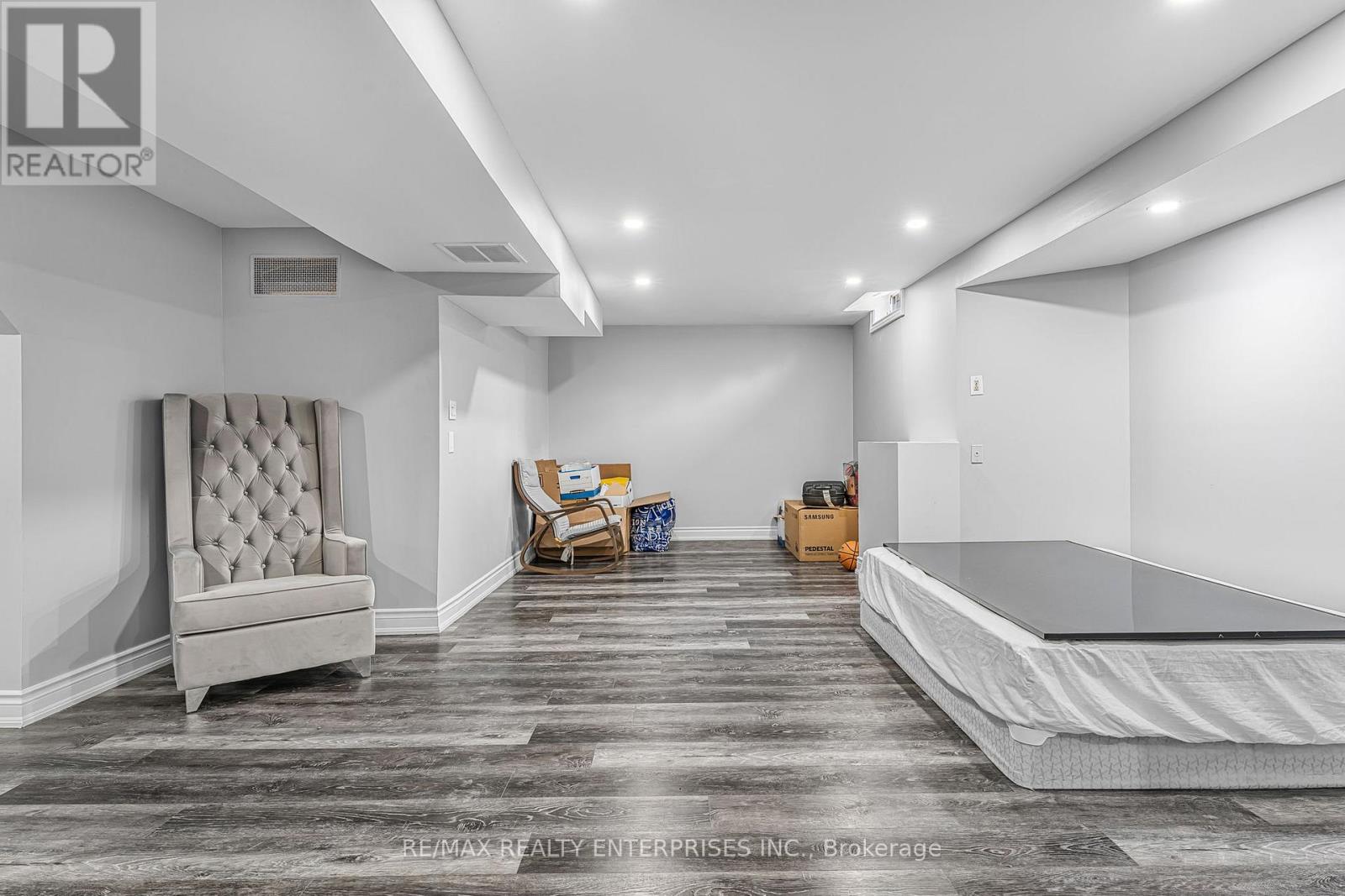 1221 CREEKSIDE DRIVE - 35
