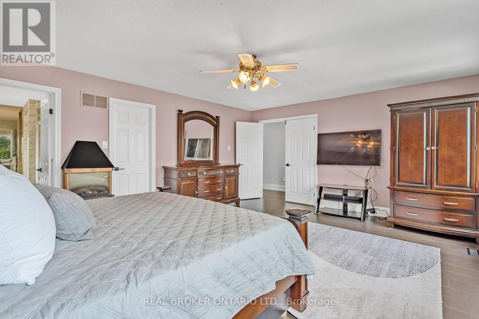 1221 CREEKSIDE DRIVE - 22