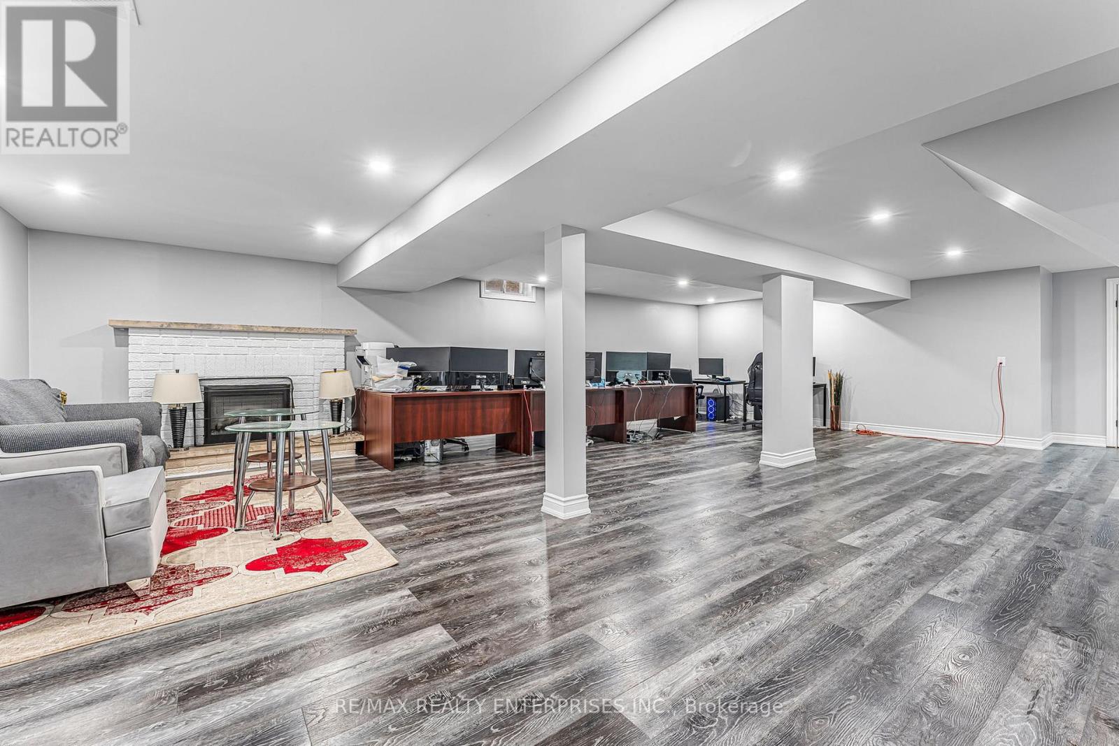 1221 CREEKSIDE DRIVE - 36