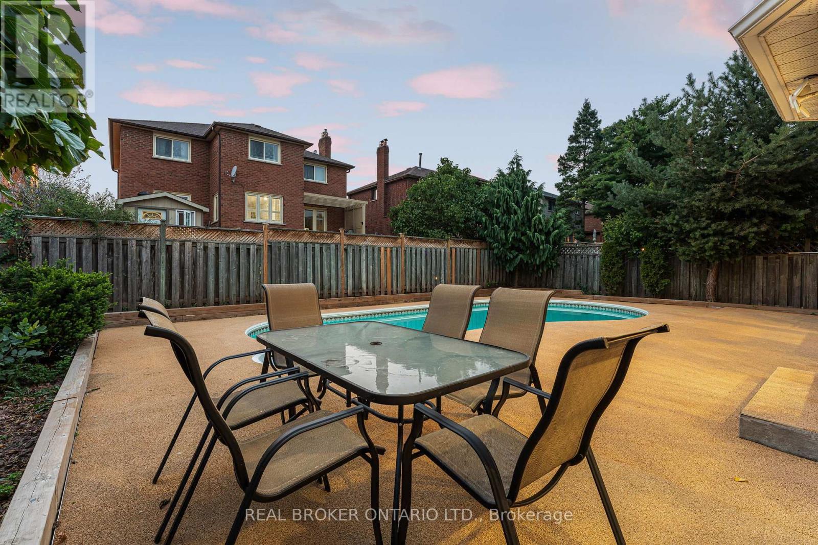 1221 CREEKSIDE DRIVE - 43