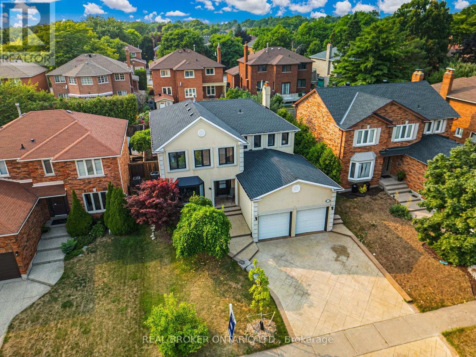1221 CREEKSIDE DRIVE - 44