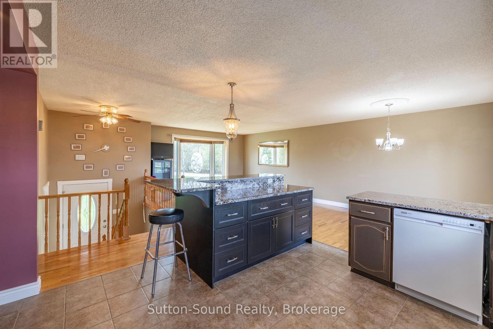 244363 22 SIDE ROAD - 13