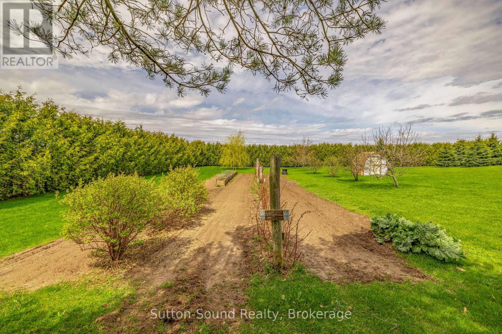 244363 22 SIDE ROAD - 43