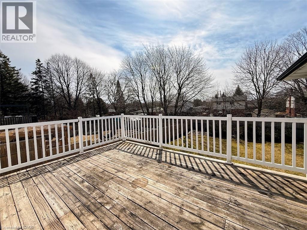 374 VICTORIA Road N - 25