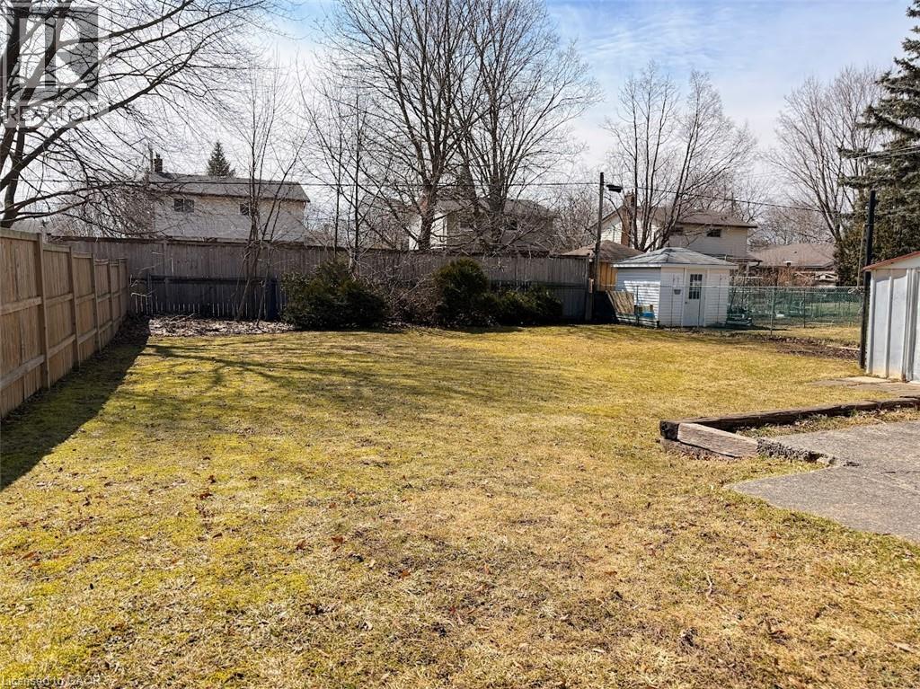 374 VICTORIA Road N - 43