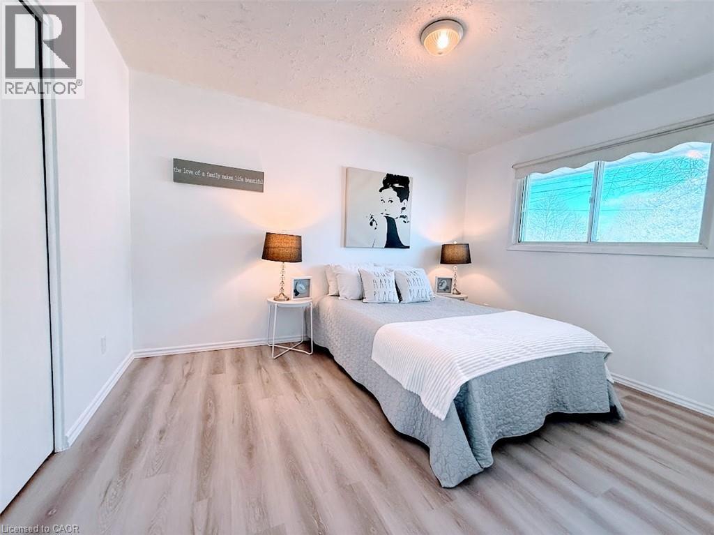 374 VICTORIA Road N - 31