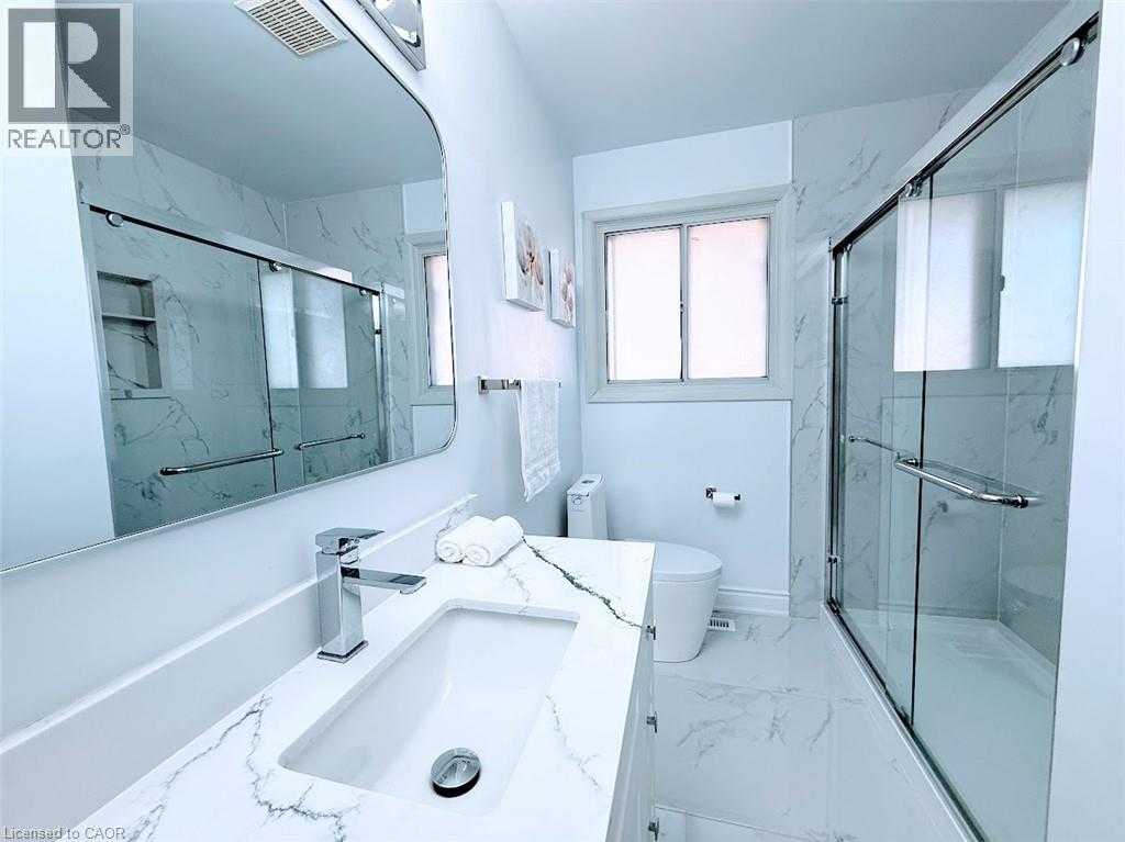 374 VICTORIA Road N - 35