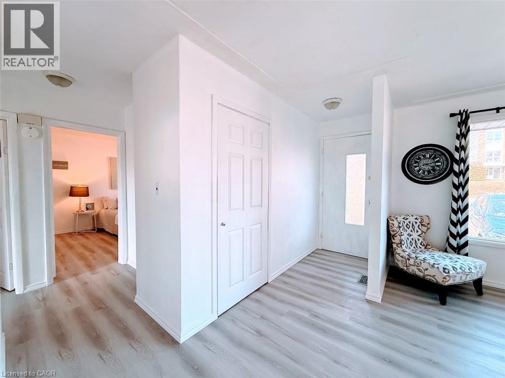 374 VICTORIA Road N - 10