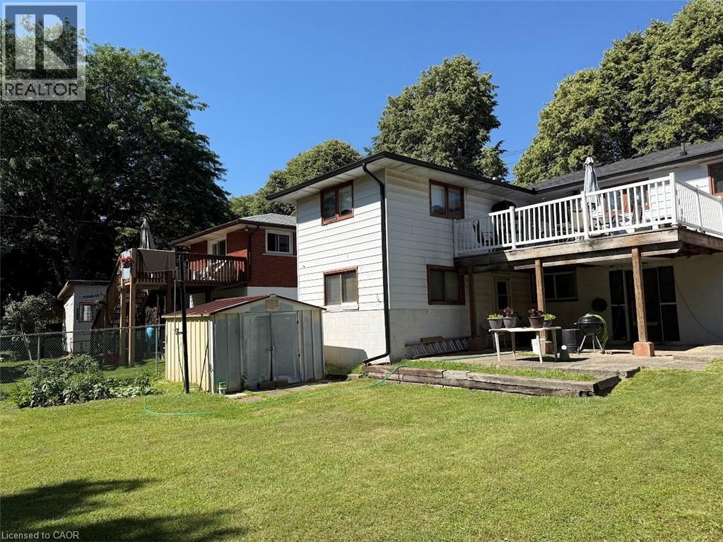 374 VICTORIA Road N - 44