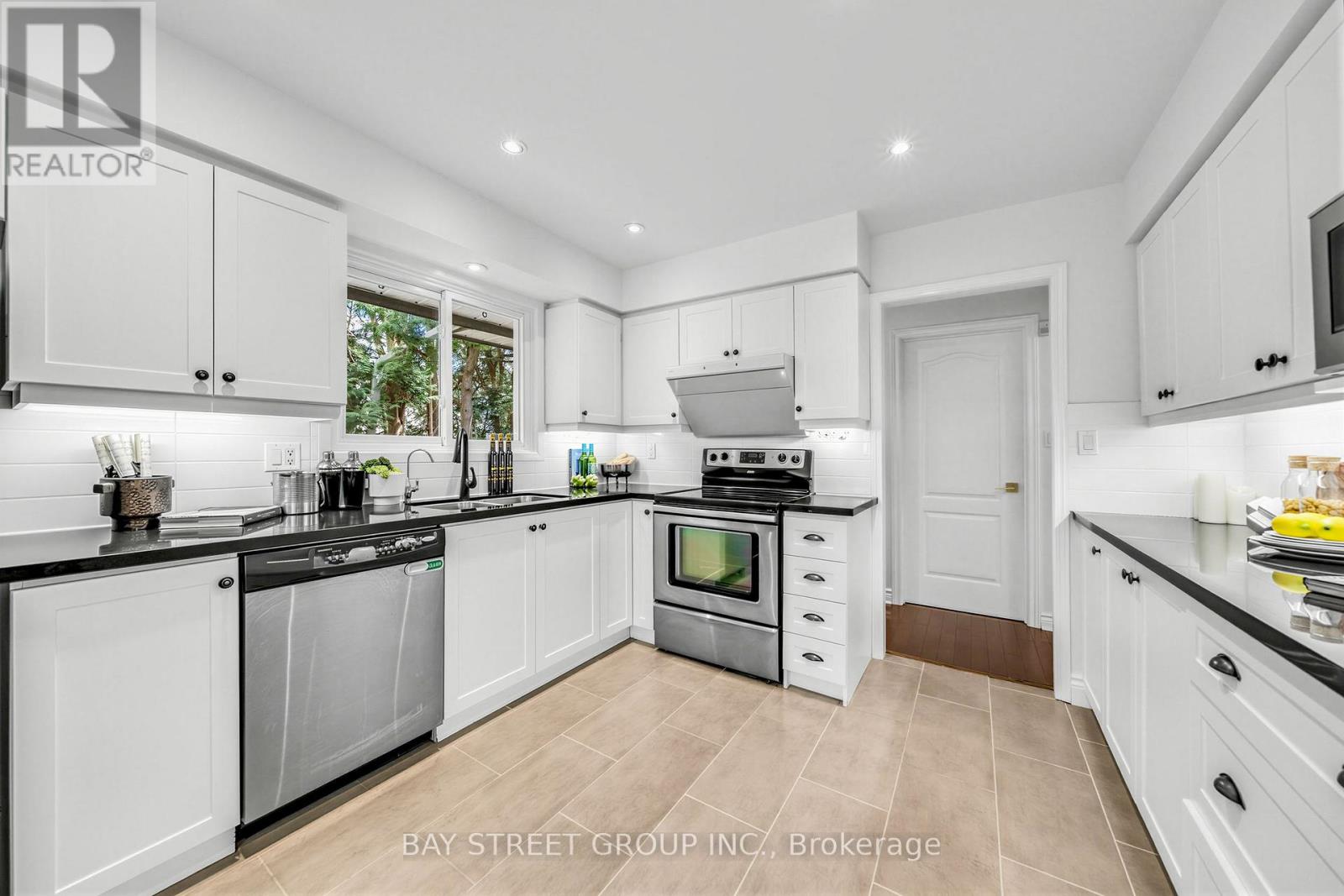 62 CAPTAIN ROLPH COURT - 16
