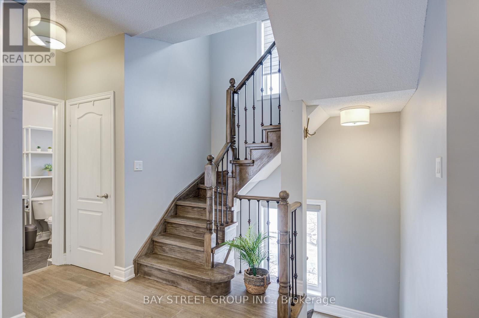 52 LEITCHCROFT CRESCENT - 10