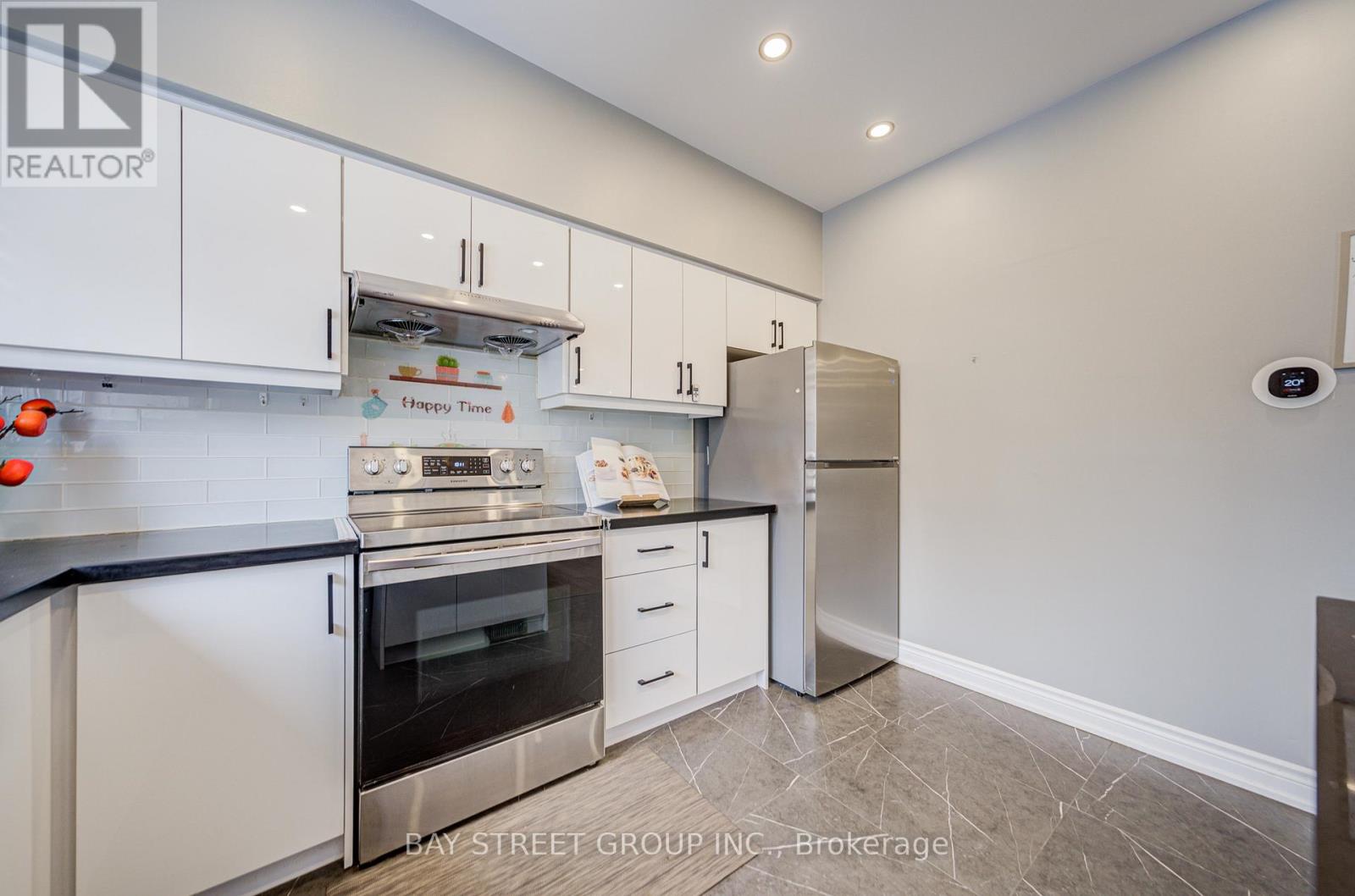 52 LEITCHCROFT CRESCENT - 21