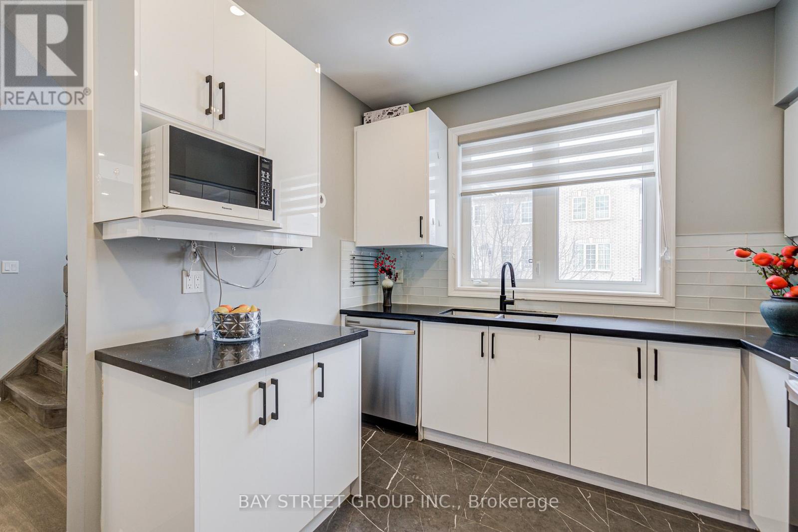 52 LEITCHCROFT CRESCENT - 22