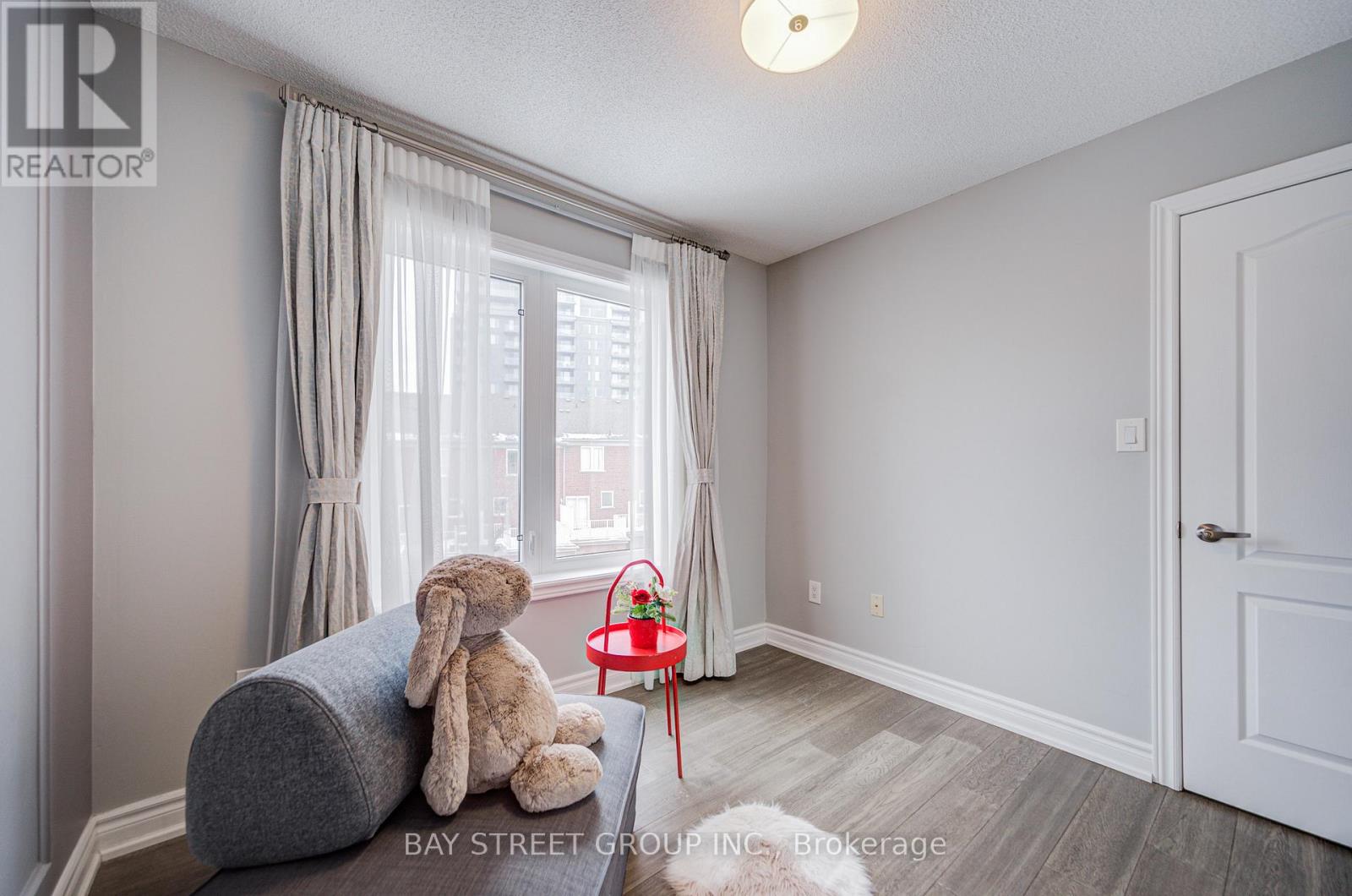 52 LEITCHCROFT CRESCENT - 33