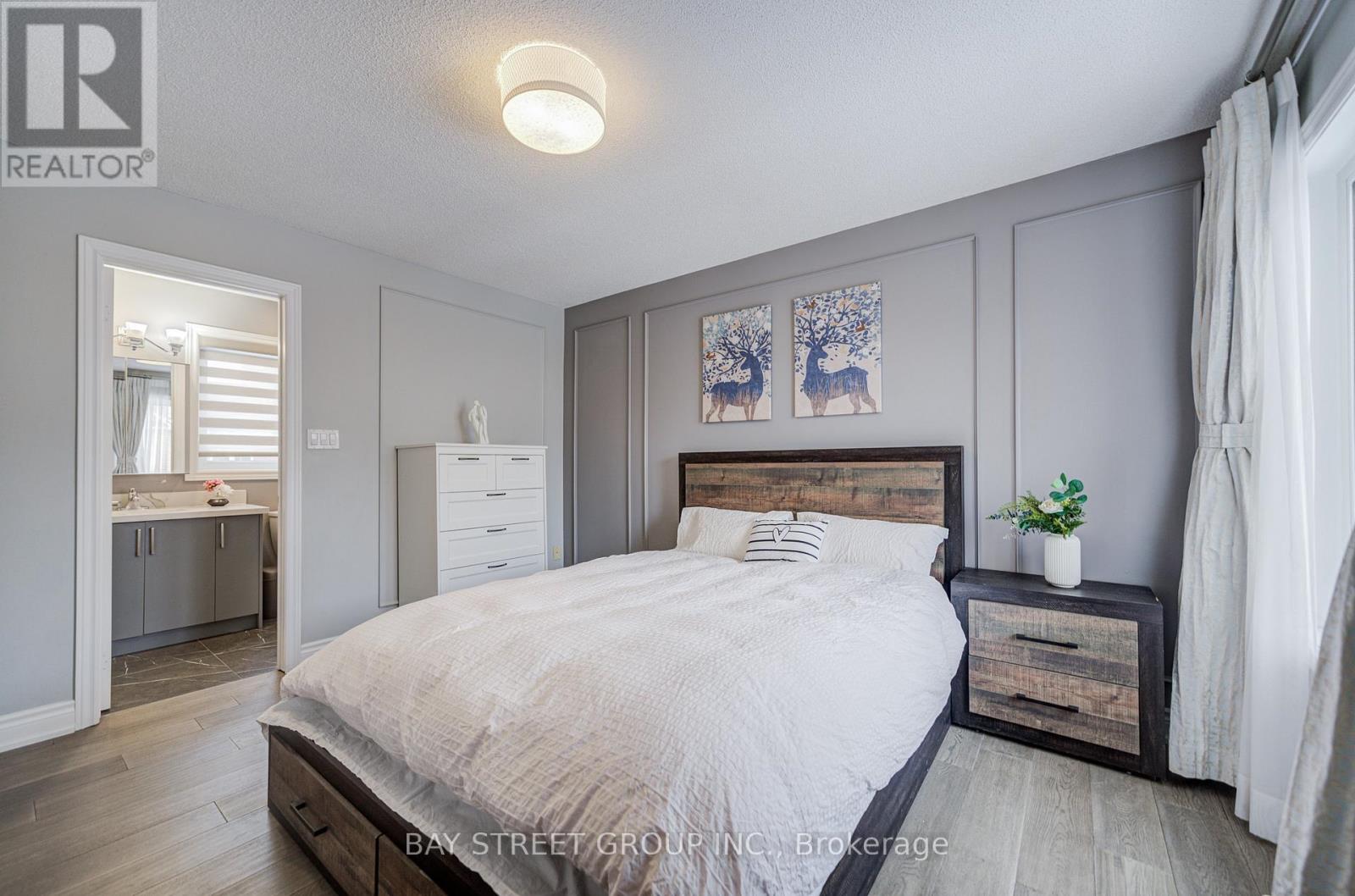 52 LEITCHCROFT CRESCENT - 37