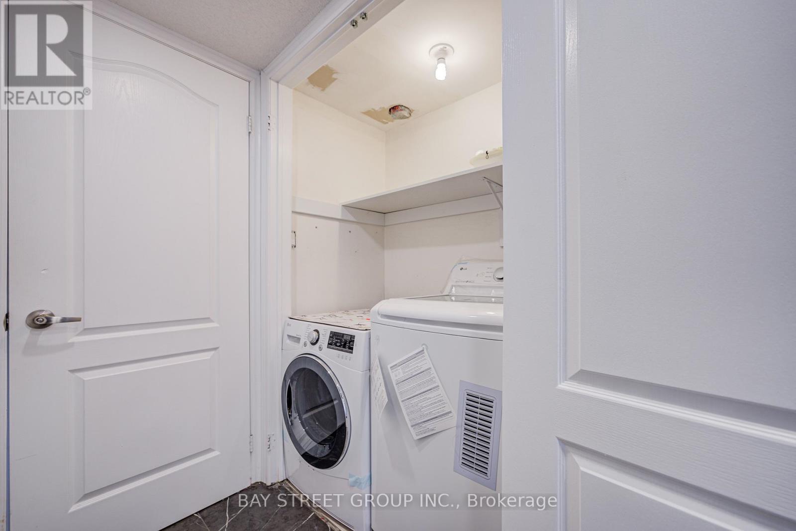 52 LEITCHCROFT CRESCENT - 4