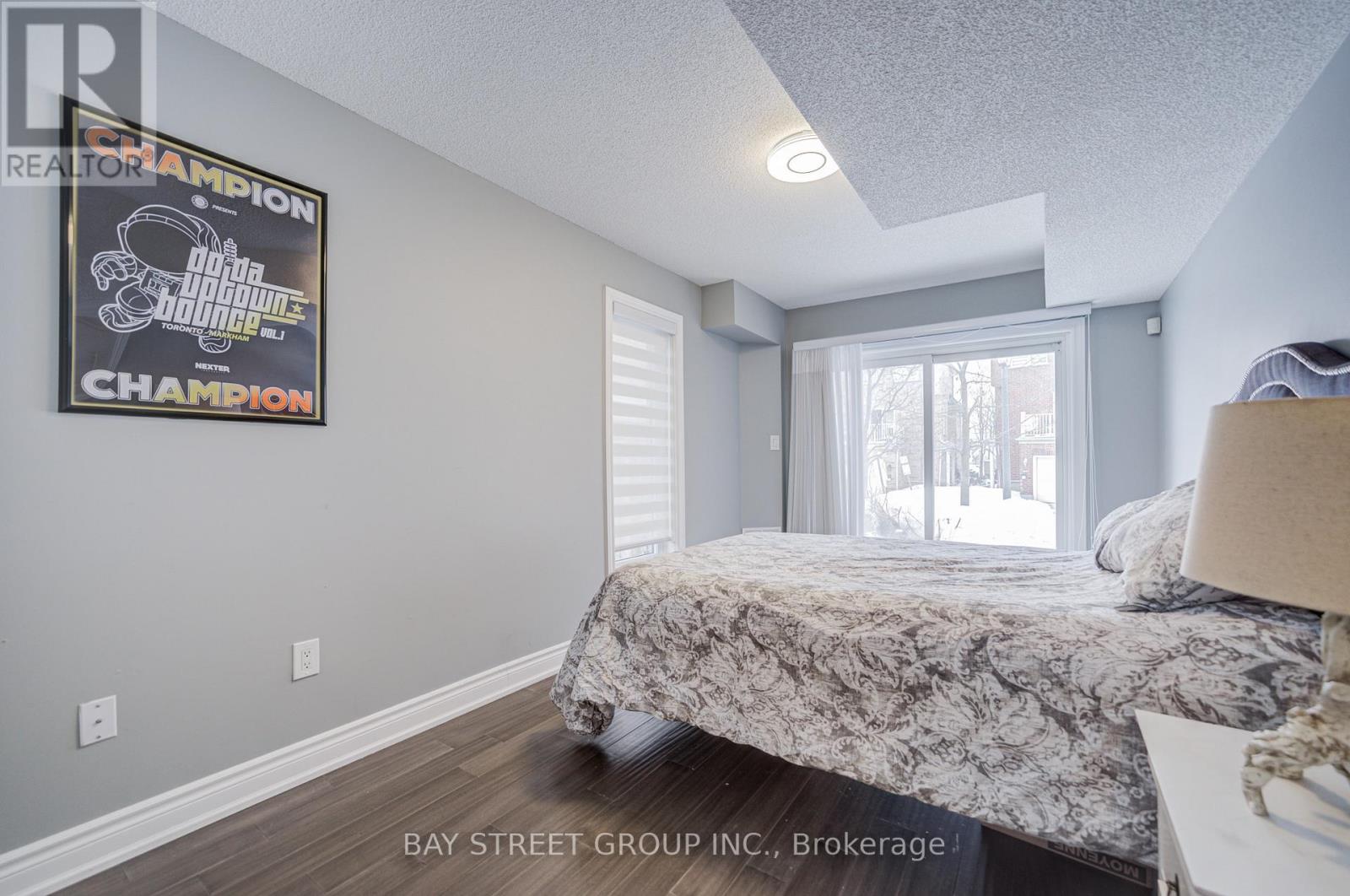 52 LEITCHCROFT CRESCENT - 5