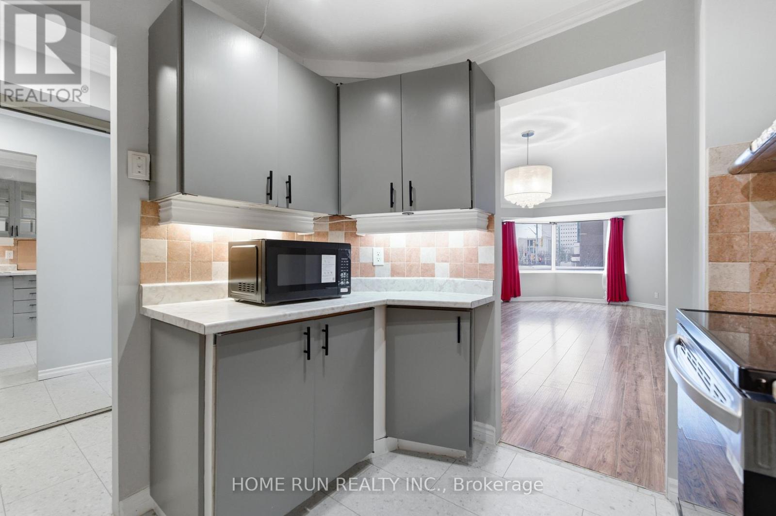 #104 151 BAY STREET - 18