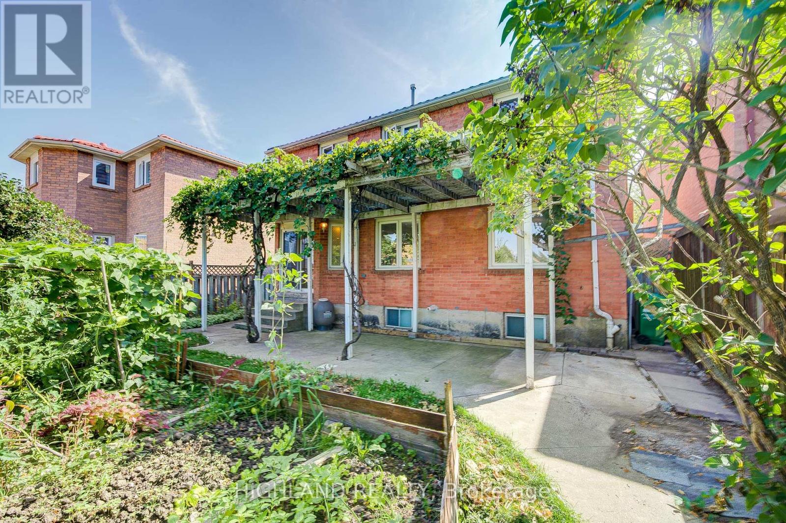 257 HUNTINGTON RIDGE DRIVE - 24