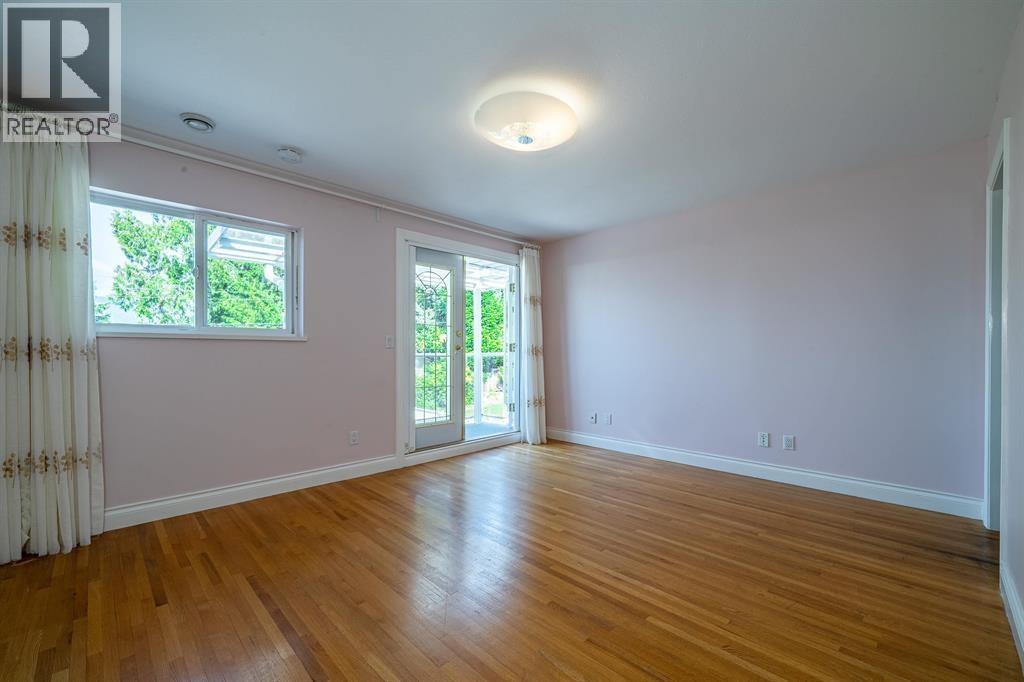 7 Bed, 5 Bath House for Sale in Burnaby – 7287 PANDORA STREET, Burnaby - Image 18
