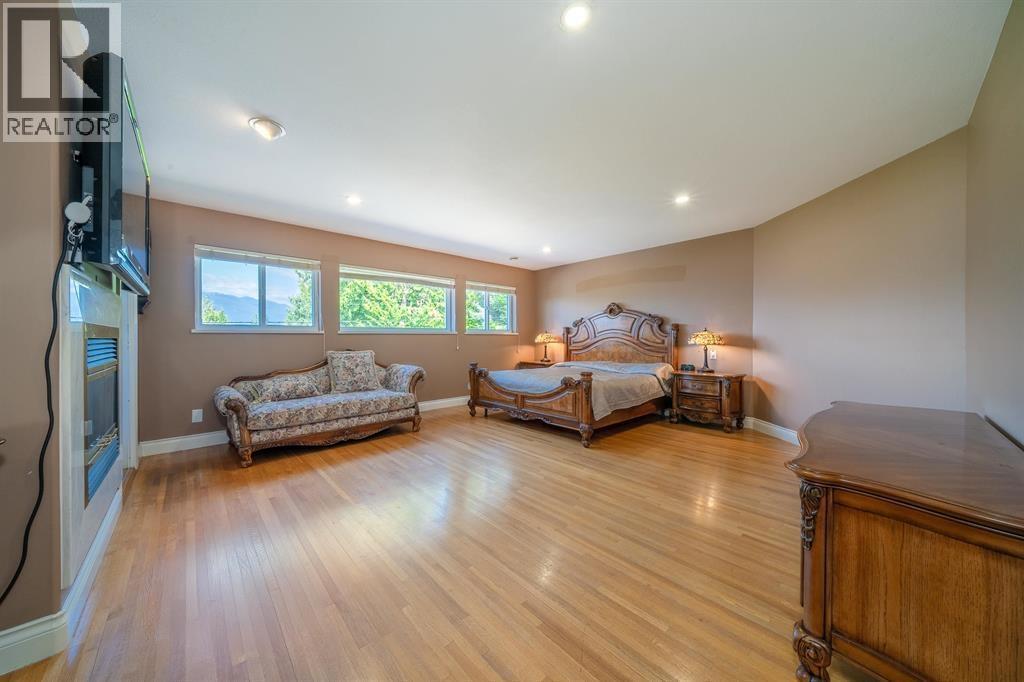 7 Bed, 5 Bath House for Sale in Burnaby – 7287 PANDORA STREET, Burnaby - Image 15