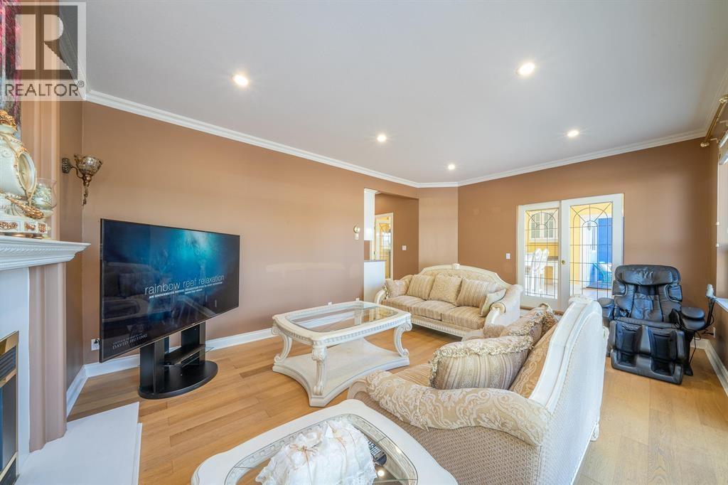 7 Bed, 5 Bath House for Sale in Burnaby – 7287 PANDORA STREET, Burnaby - Image 10