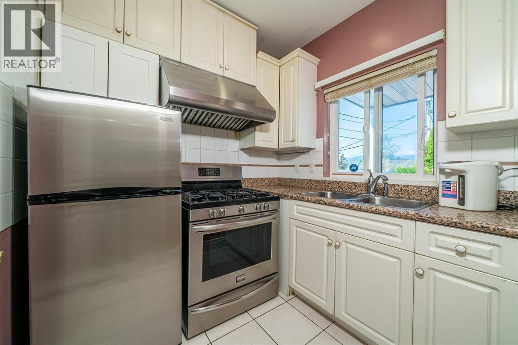 7 Bed, 5 Bath House for Sale in Burnaby – 7287 PANDORA STREET, Burnaby - Image 13