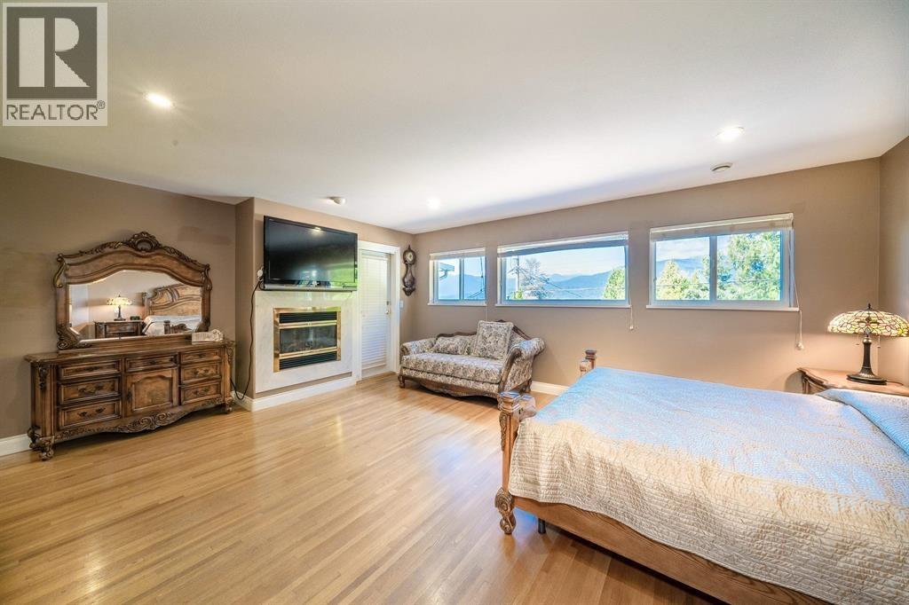7 Bed, 5 Bath House for Sale in Burnaby – 7287 PANDORA STREET, Burnaby - Image 16