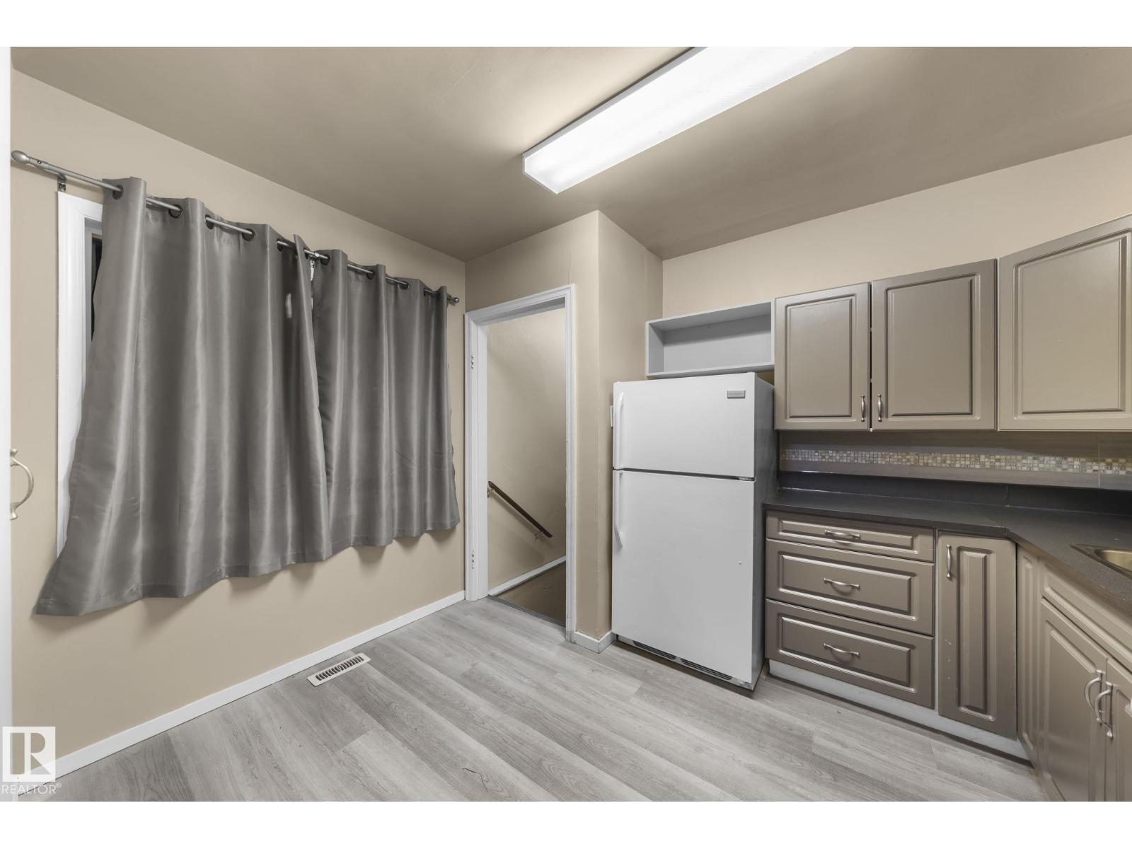 11414 85 ST NW - 11