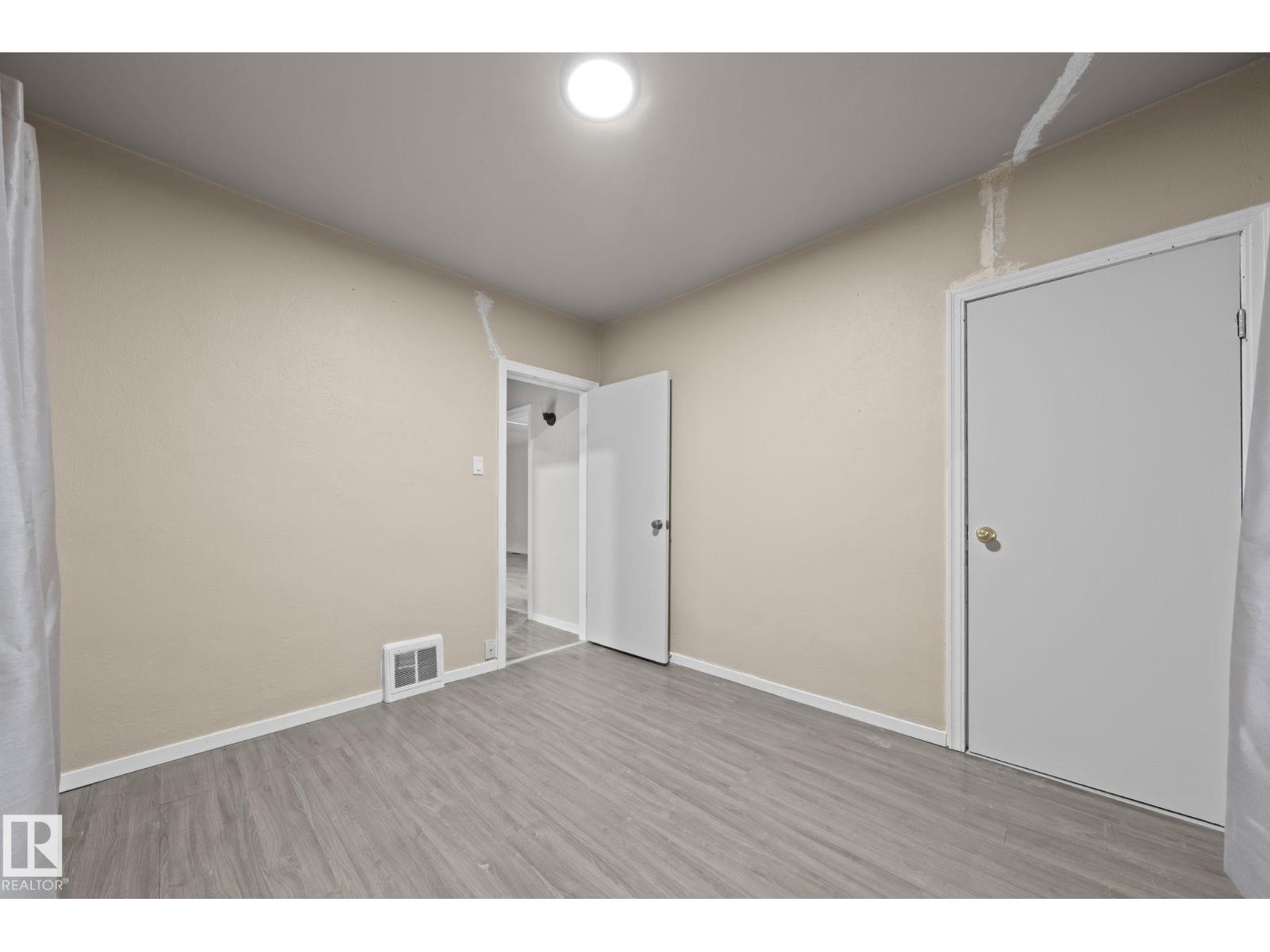 11414 85 ST NW - 15