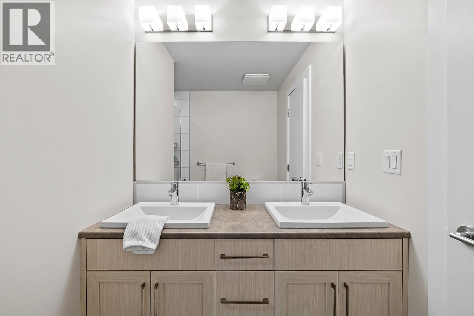 121 4380 Lakeshore Road, Kelowna