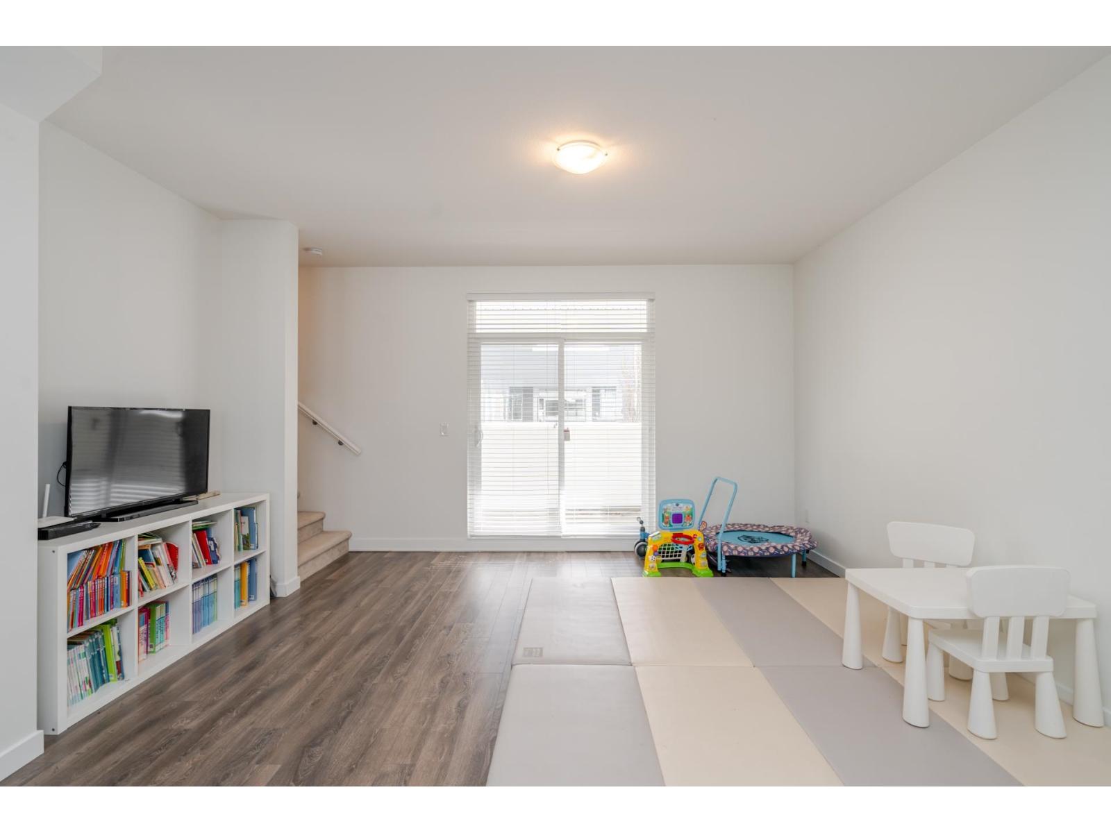 60 158 171 STREET, White Rock