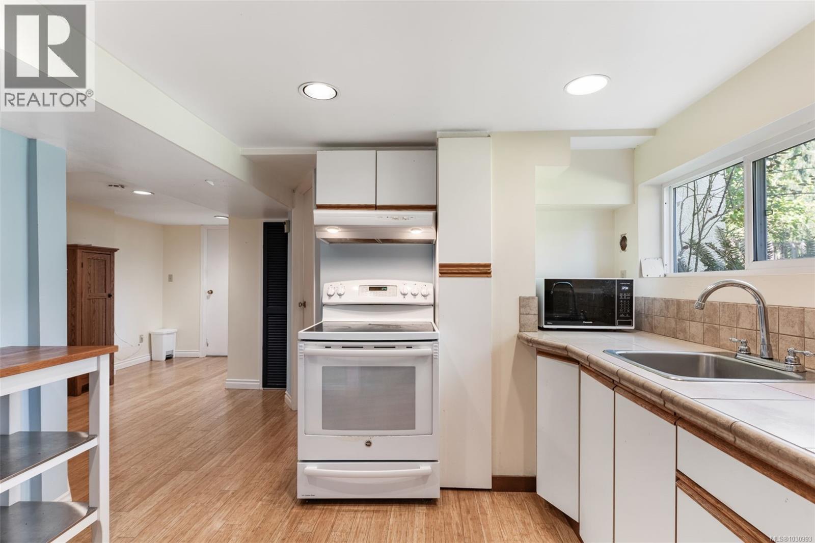 1728 Kenmore Rd - 18