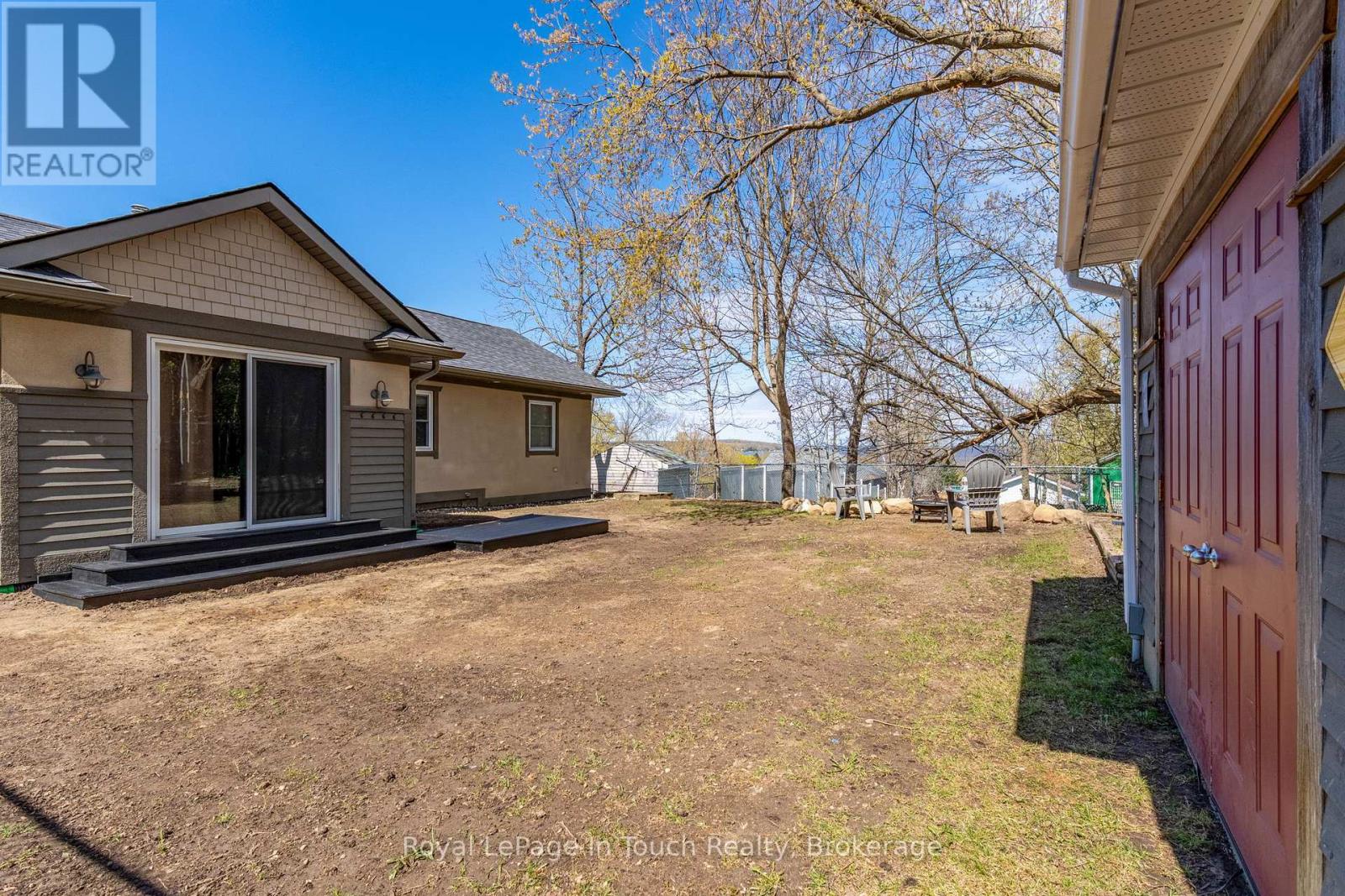 727 VICTORIA STREET - 36