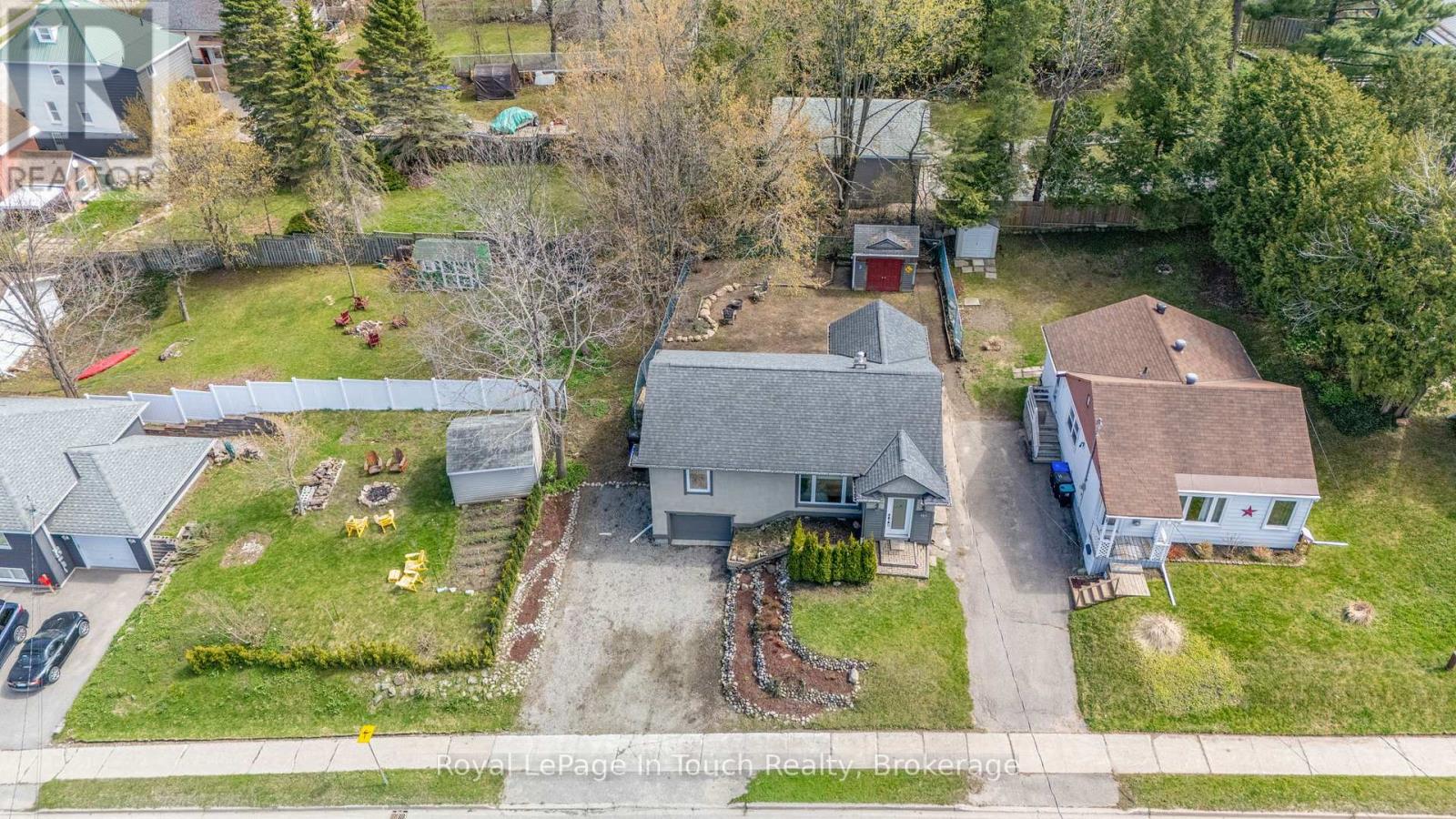727 VICTORIA STREET - 42