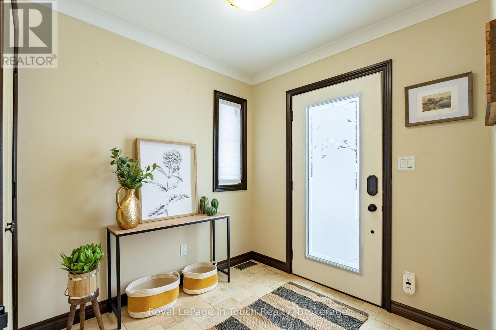 727 VICTORIA STREET - 5